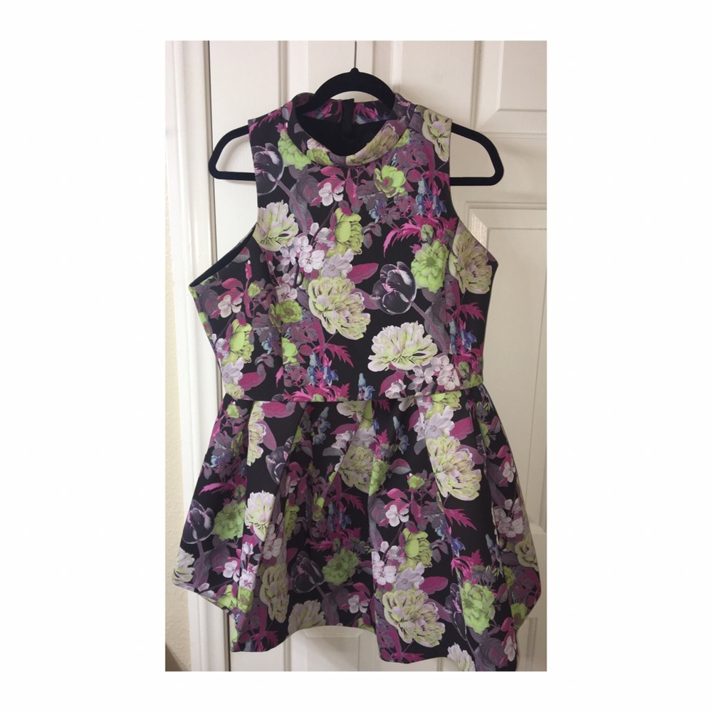Floral Co-ord (matching crop top and skirt) Two Piece Set Plus Size - Picture 2 of 8